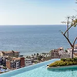 Luxury Condo-In The Heart Of Zona Romantica, Steps From Restaurants, Shops And Nightlife