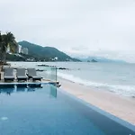 Beachfront Condo In Exclusive Zone