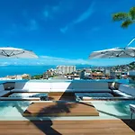 Luxury Condominium Zona Romantica - 209
