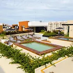 Modern 1Bd 2Ba, 2 Balconies, Pools And Gym