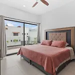 Casa Bella- 2Bed, 3Bath W/Pool And Parking