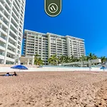 Stunning Oceanfront Condo - Beach Club - Pools