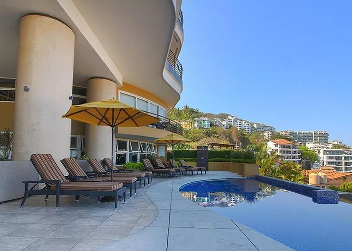 Pinnacle Resort-Style Condo - Luxurious Balcony