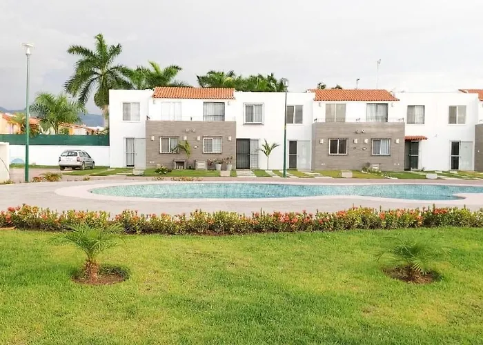 Modern Pool Side, 3 Bdrm House With Parking