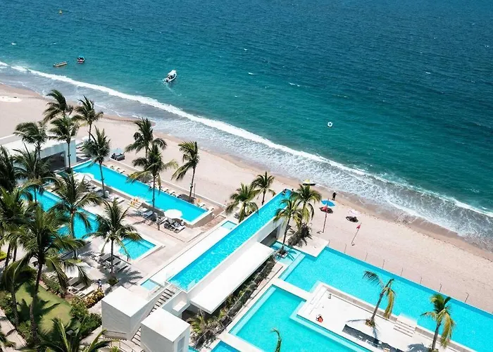 Harbor 171 With Amazing View Of The Ocean, Beach And Pool