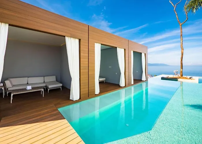 Luxury Condominium Zona Romantica - 209