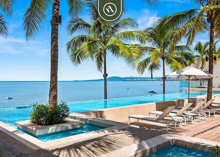 Oceanview Studio - King Bed - Pools - Beachclub