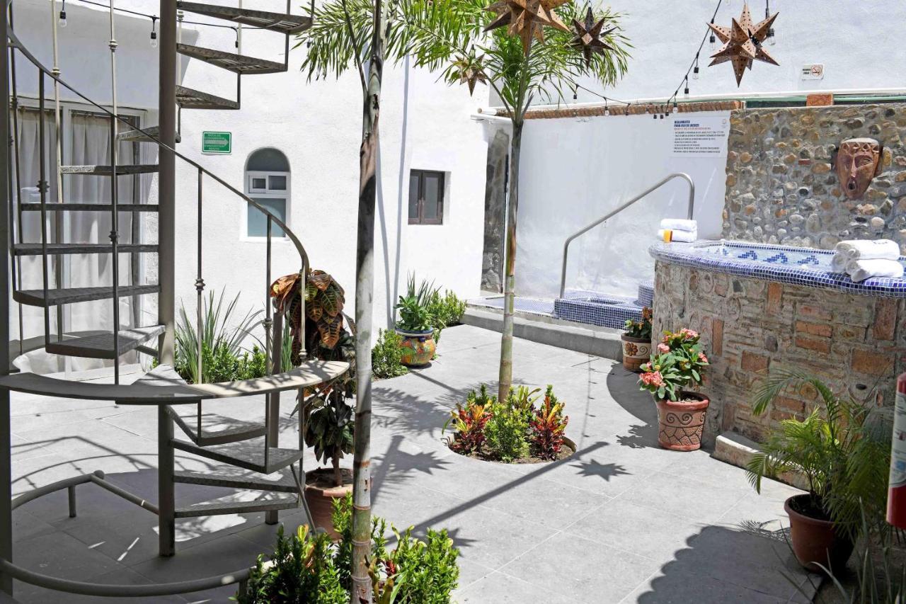 Lgbtq Hotel&suites - Hacienda Vallarta Hotel 3*