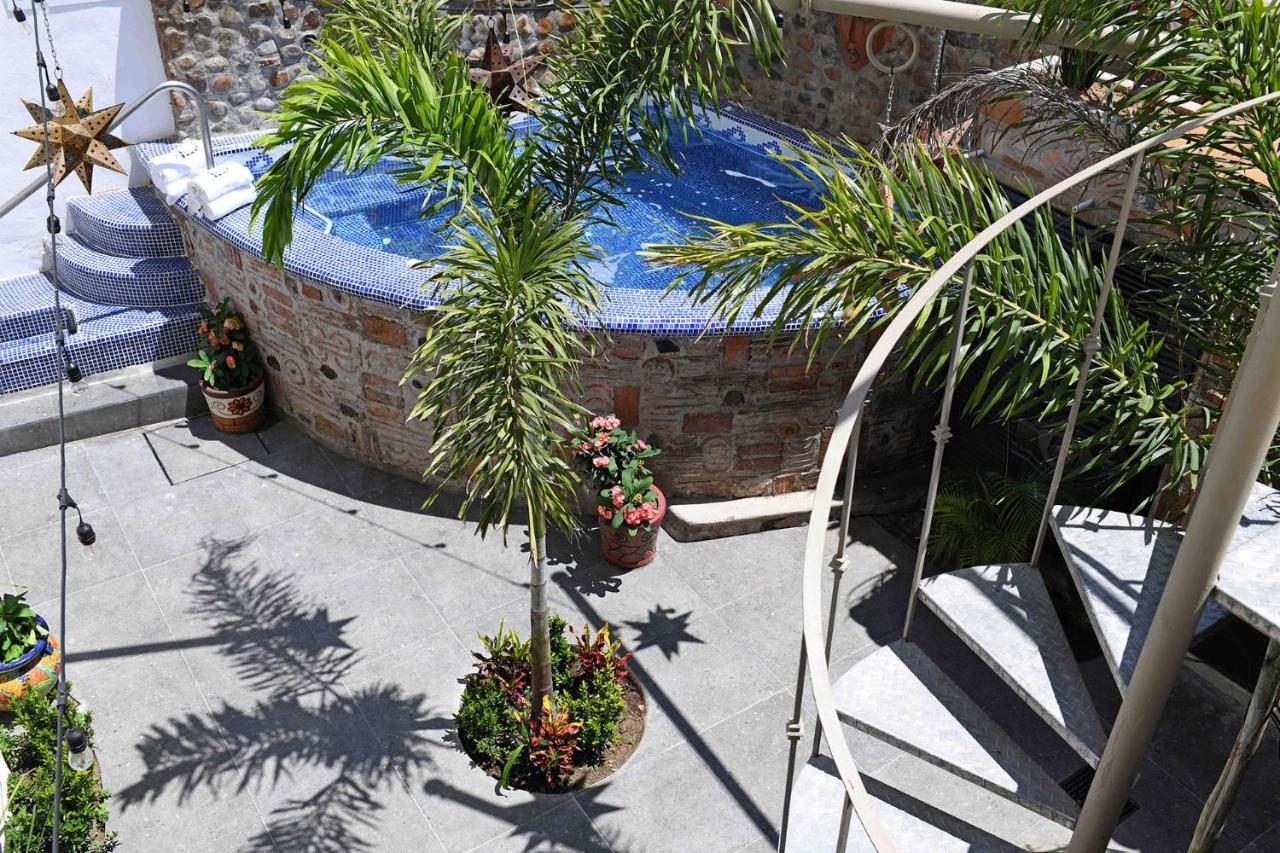 Lgbtq Hotel&suites - Hacienda Vallarta