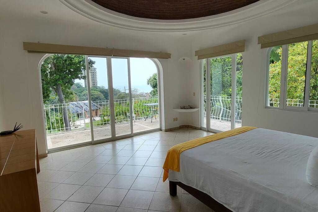 Martha Garza Blanca - Heated Pool, Chef & Full Staff Included Villa *