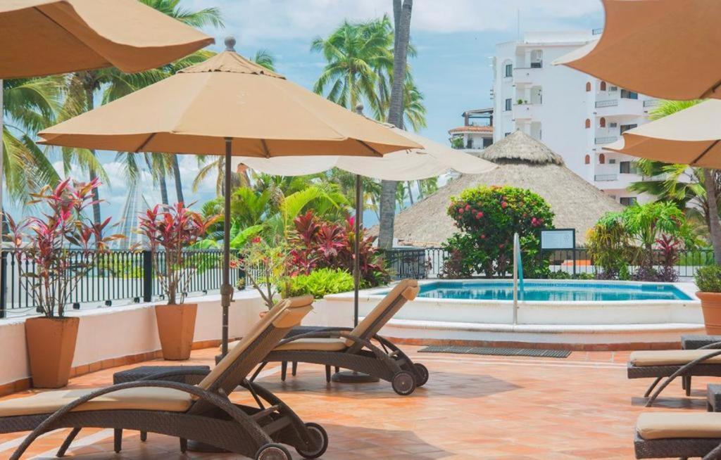 One Street -beach Front Spacious 1bd 1ba Fabulous View In Zona Romantic *