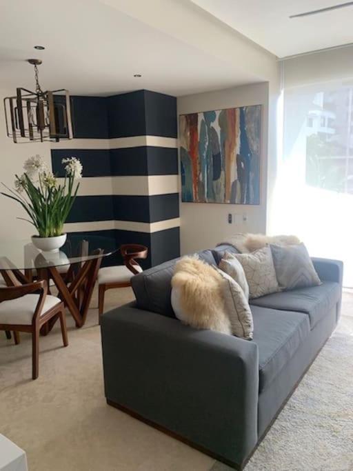 Luxury Condo-in The Heart Of Zona Romantica, Steps From Restaurants, Shops And Nightlife