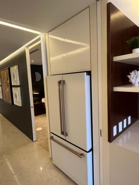 Luxury Condo-in The Heart Of Zona Romantica, Steps From Restaurants, Shops And Nightlife *