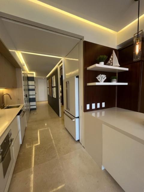 Luxury Condo-in The Heart Of Zona Romantica, Steps From Restaurants, Shops And Nightlife *