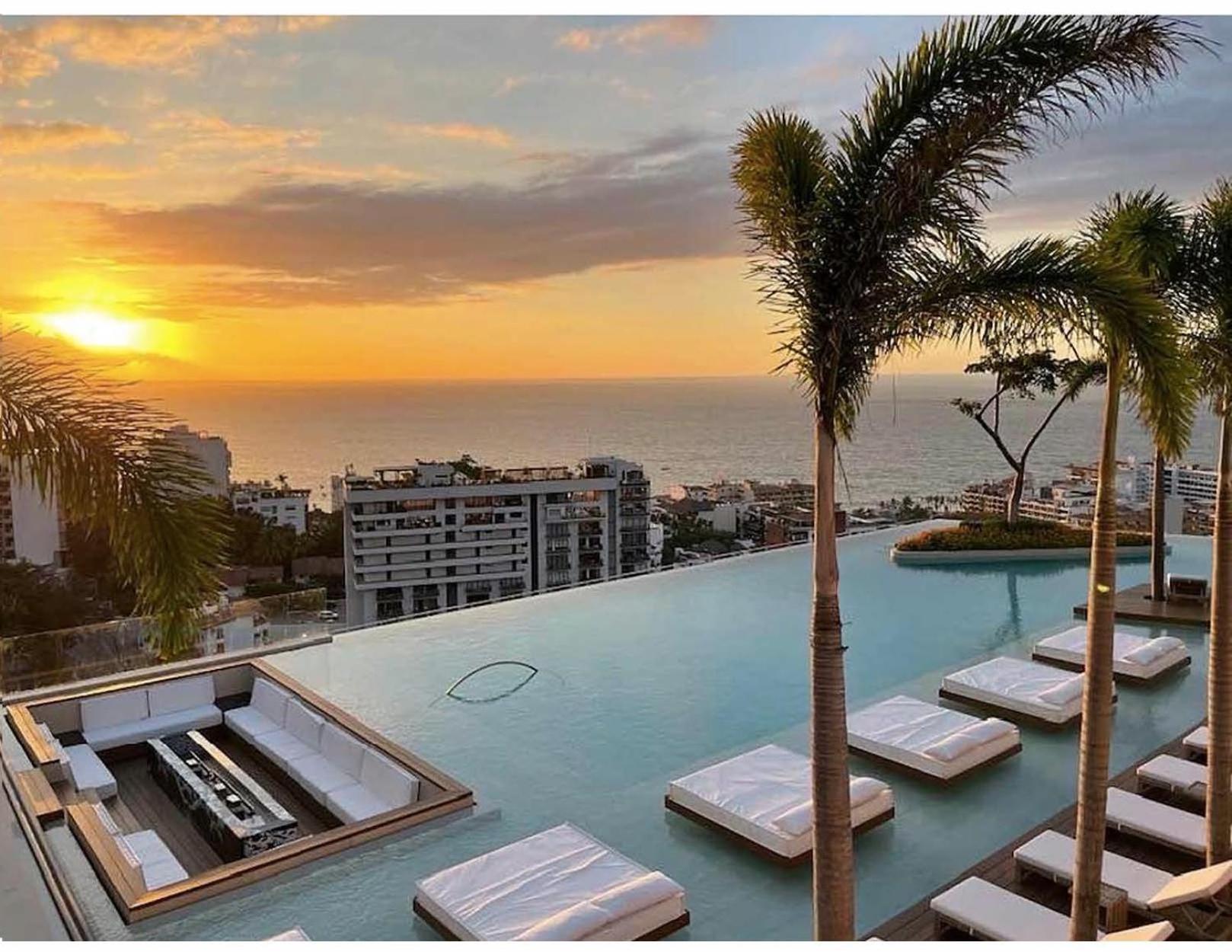 Luxury Condo-in The Heart Of Zona Romantica, Steps From Restaurants, Shops And Nightlife