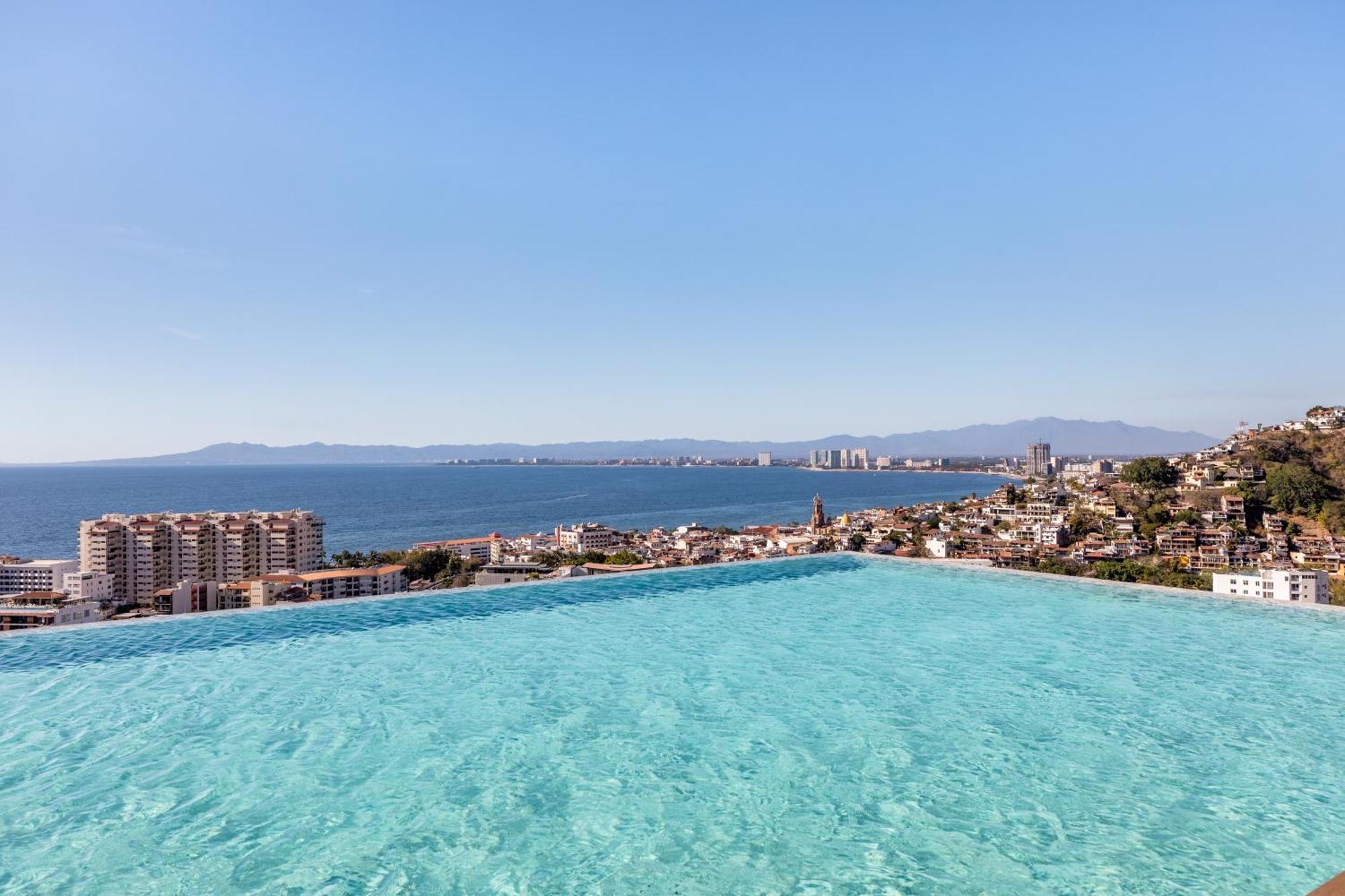Luxury Condo-in The Heart Of Zona Romantica, Steps From Restaurants, Shops And Nightlife Apartment Puerto Vallarta