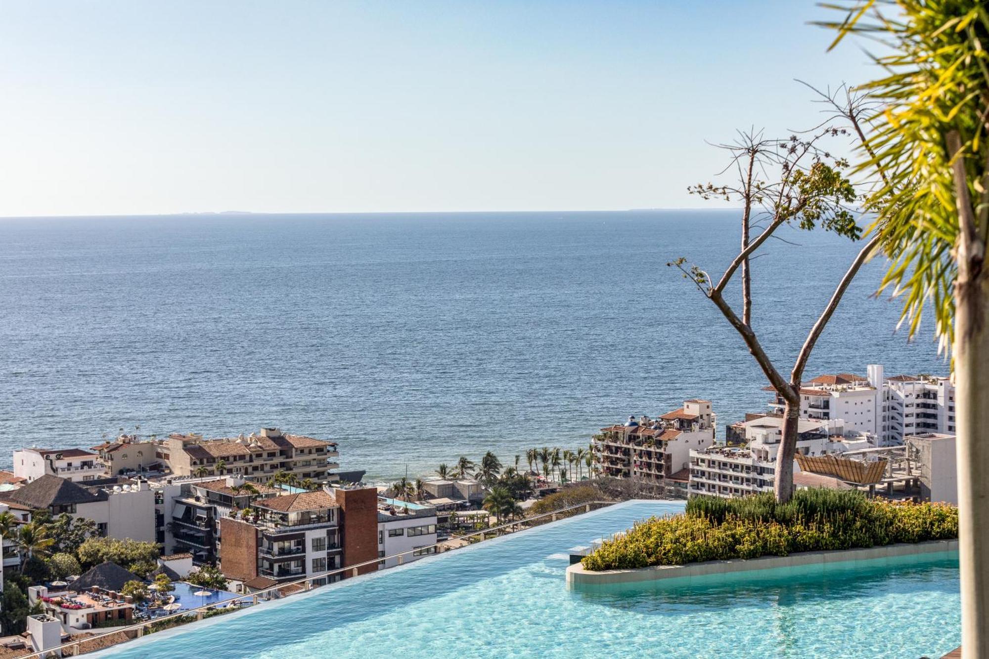 Luxury Condo-in The Heart Of Zona Romantica, Steps From Restaurants, Shops And Nightlife Puerto Vallarta
