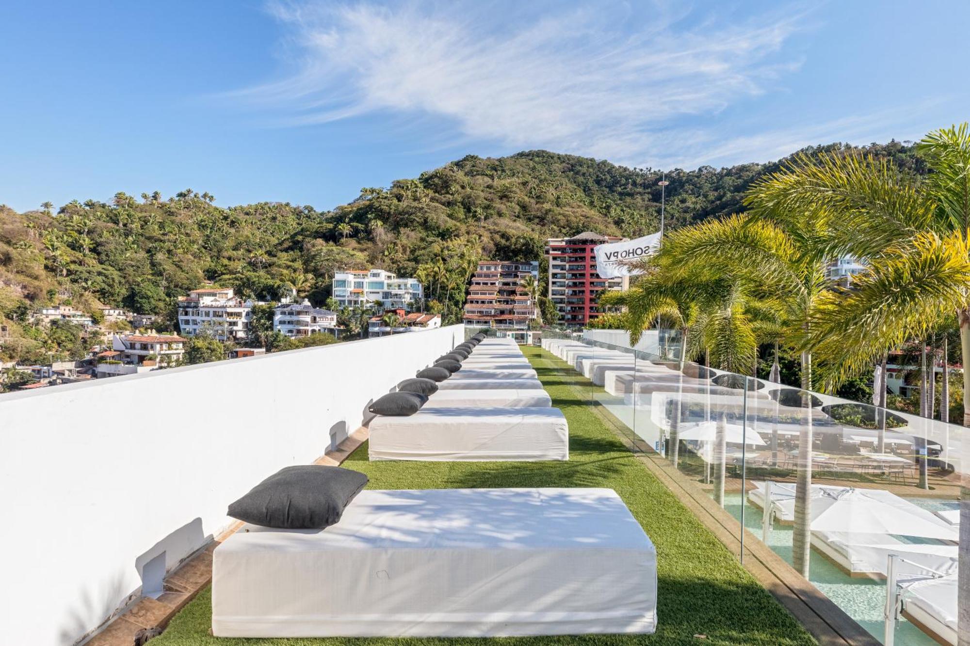 Luxury Condo-in The Heart Of Zona Romantica, Steps From Restaurants, Shops And Nightlife *