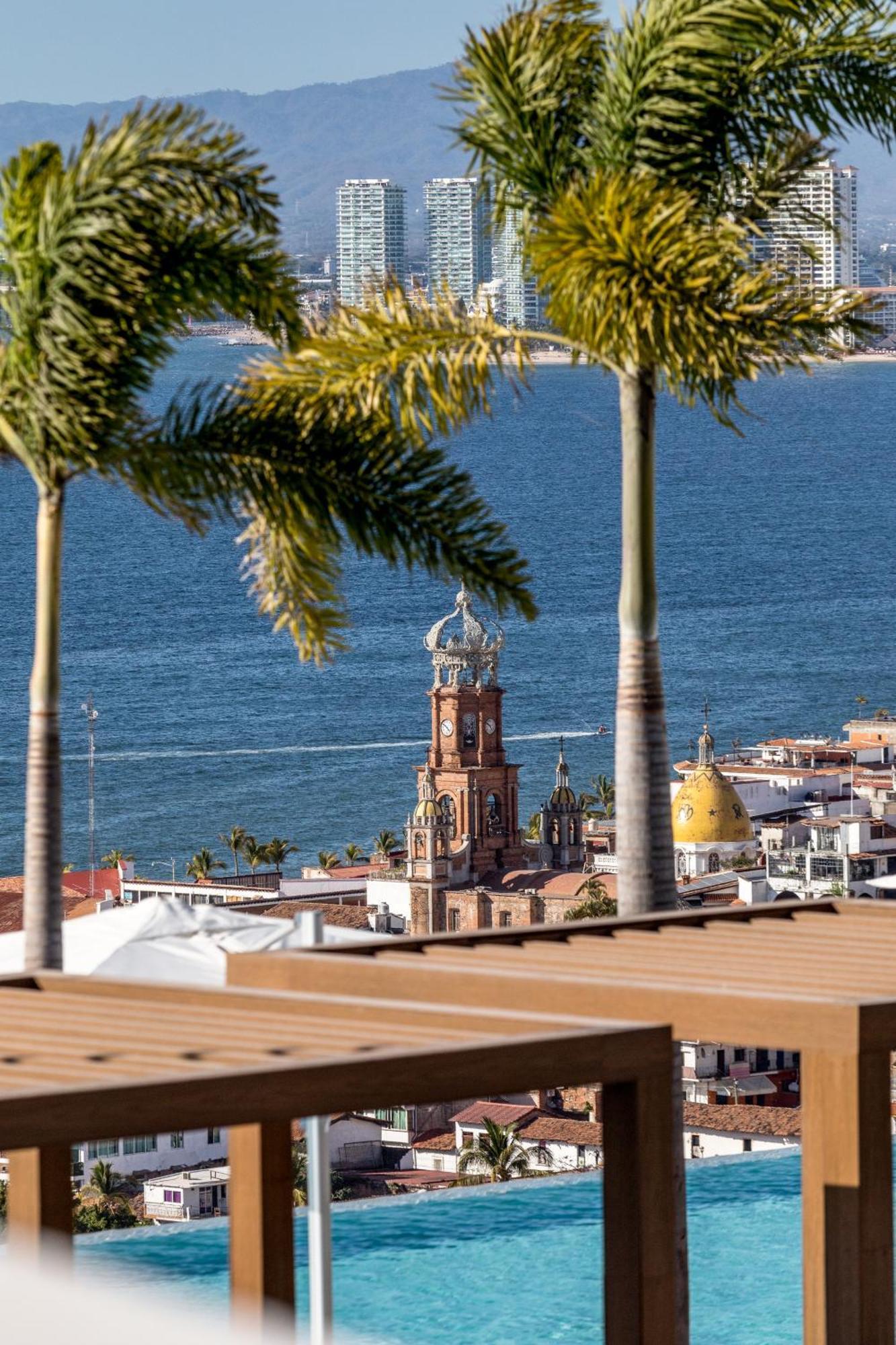Luxury Condo-in The Heart Of Zona Romantica, Steps From Restaurants, Shops And Nightlife *