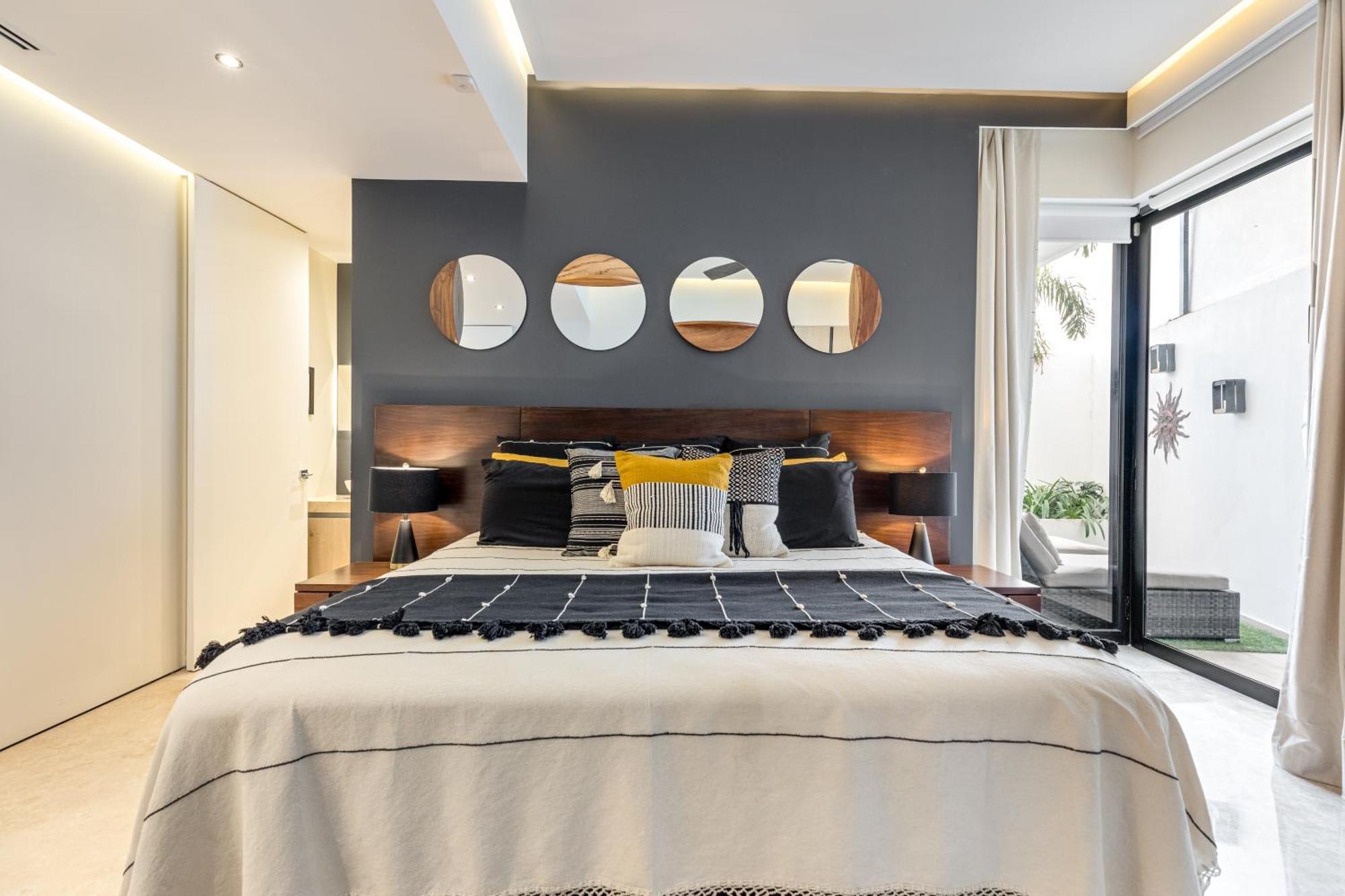 Luxury Condo-in The Heart Of Zona Romantica, Steps From Restaurants, Shops And Nightlife
