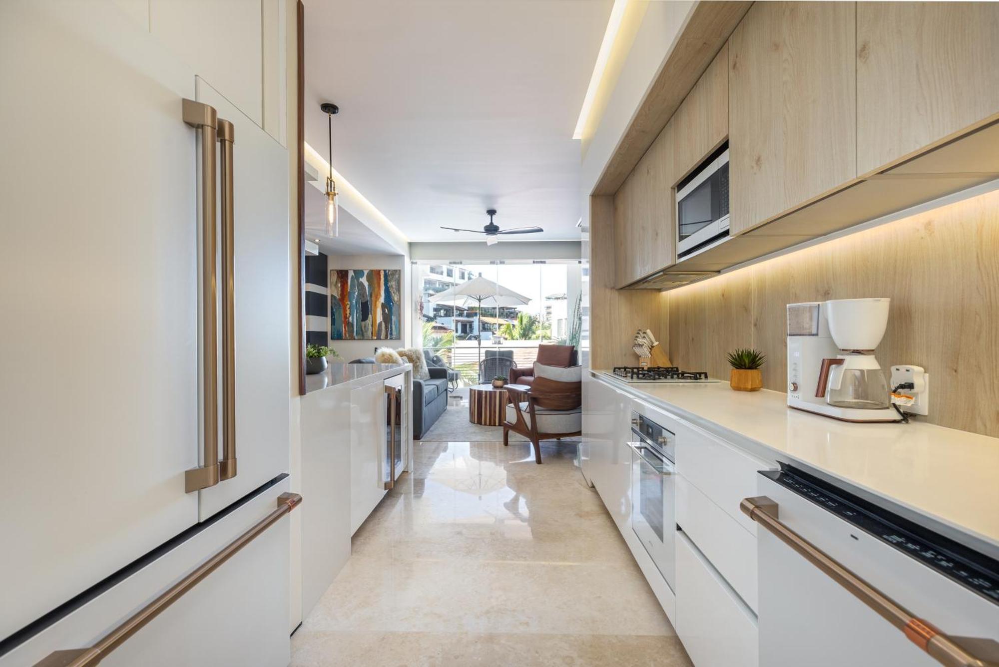Luxury Condo-in The Heart Of Zona Romantica, Steps From Restaurants, Shops And Nightlife Apartment
