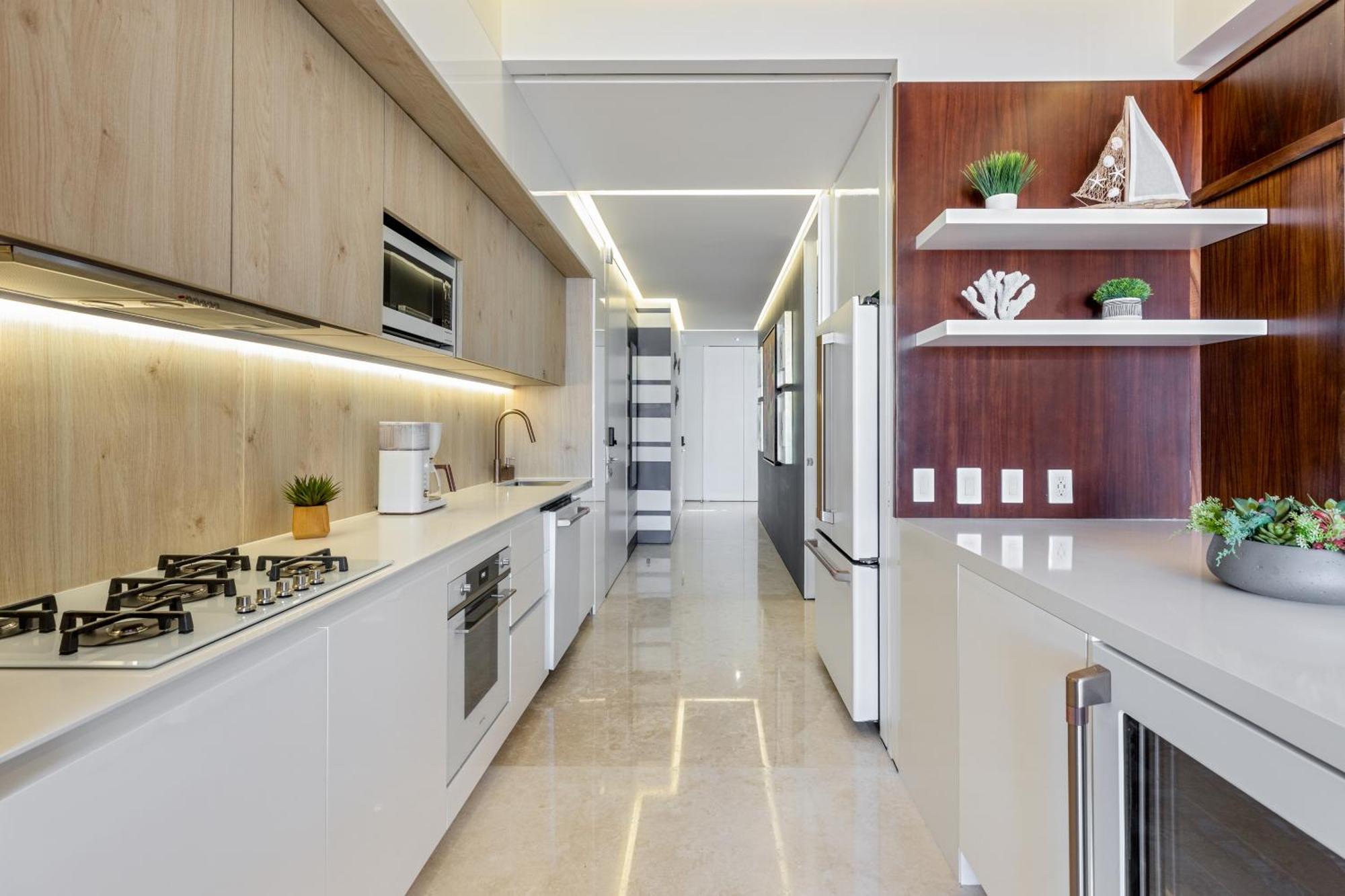 Luxury Condo-in The Heart Of Zona Romantica, Steps From Restaurants, Shops And Nightlife Apartment *