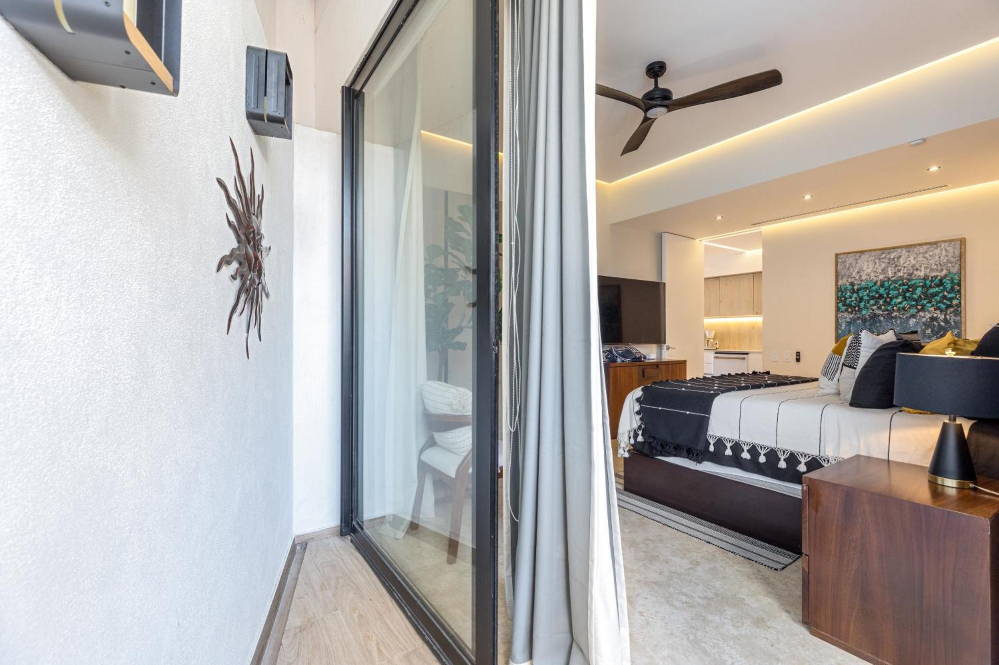 Luxury Condo-in The Heart Of Zona Romantica, Steps From Restaurants, Shops And Nightlife