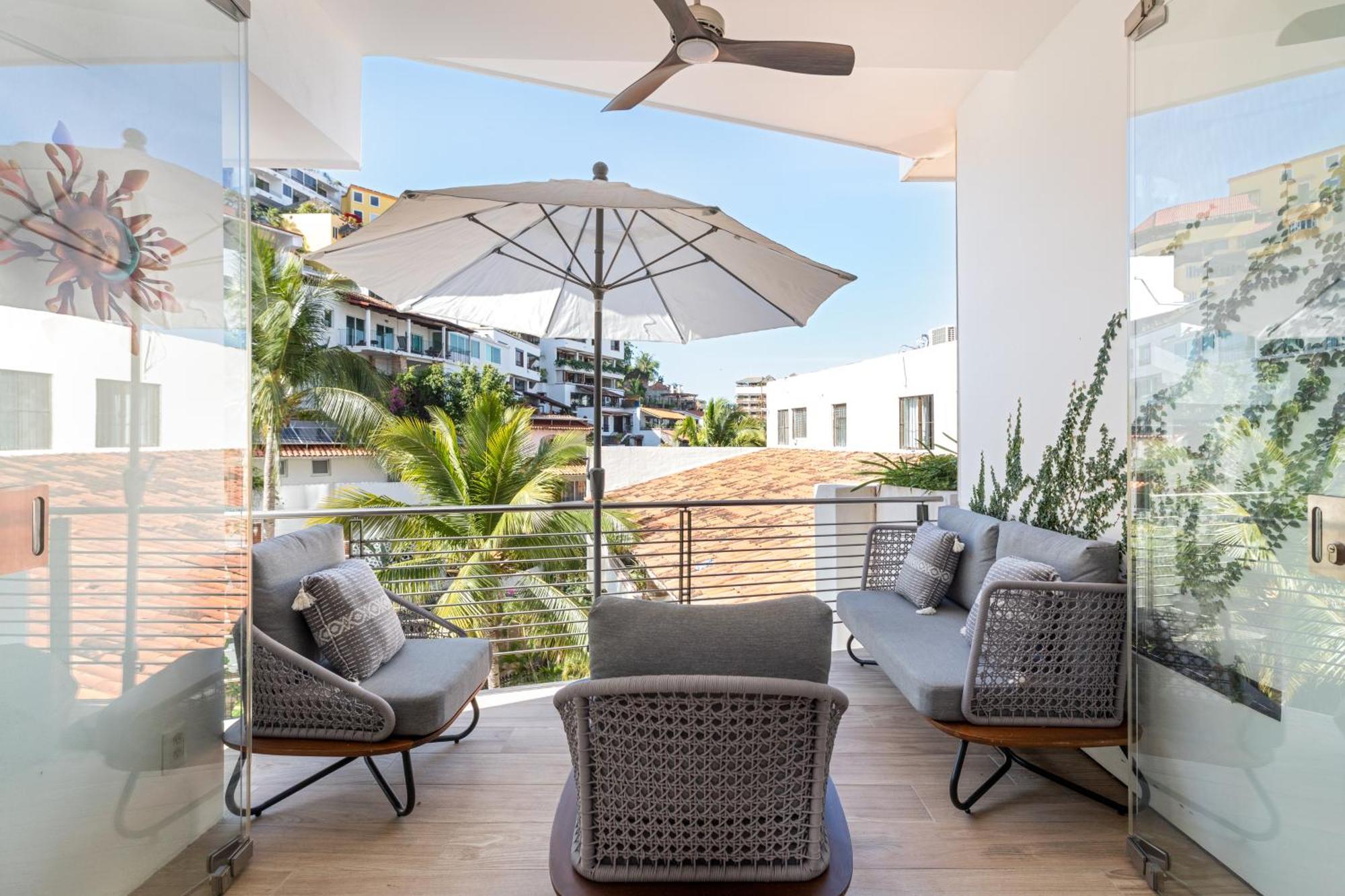 Luxury Condo-in The Heart Of Zona Romantica, Steps From Restaurants, Shops And Nightlife *