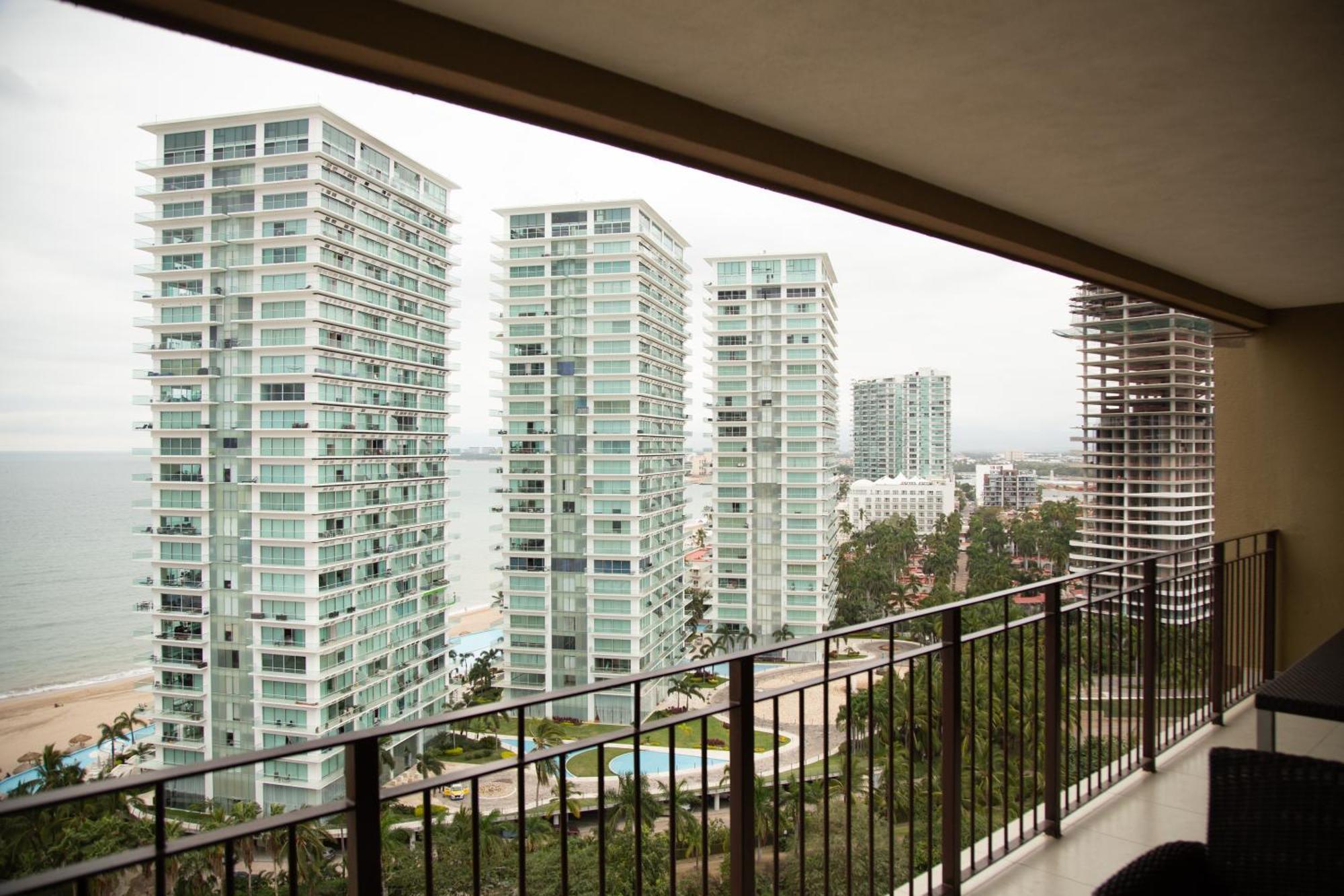 Gorgeous 15 Floor Grand Venetian * Puerto Vallarta