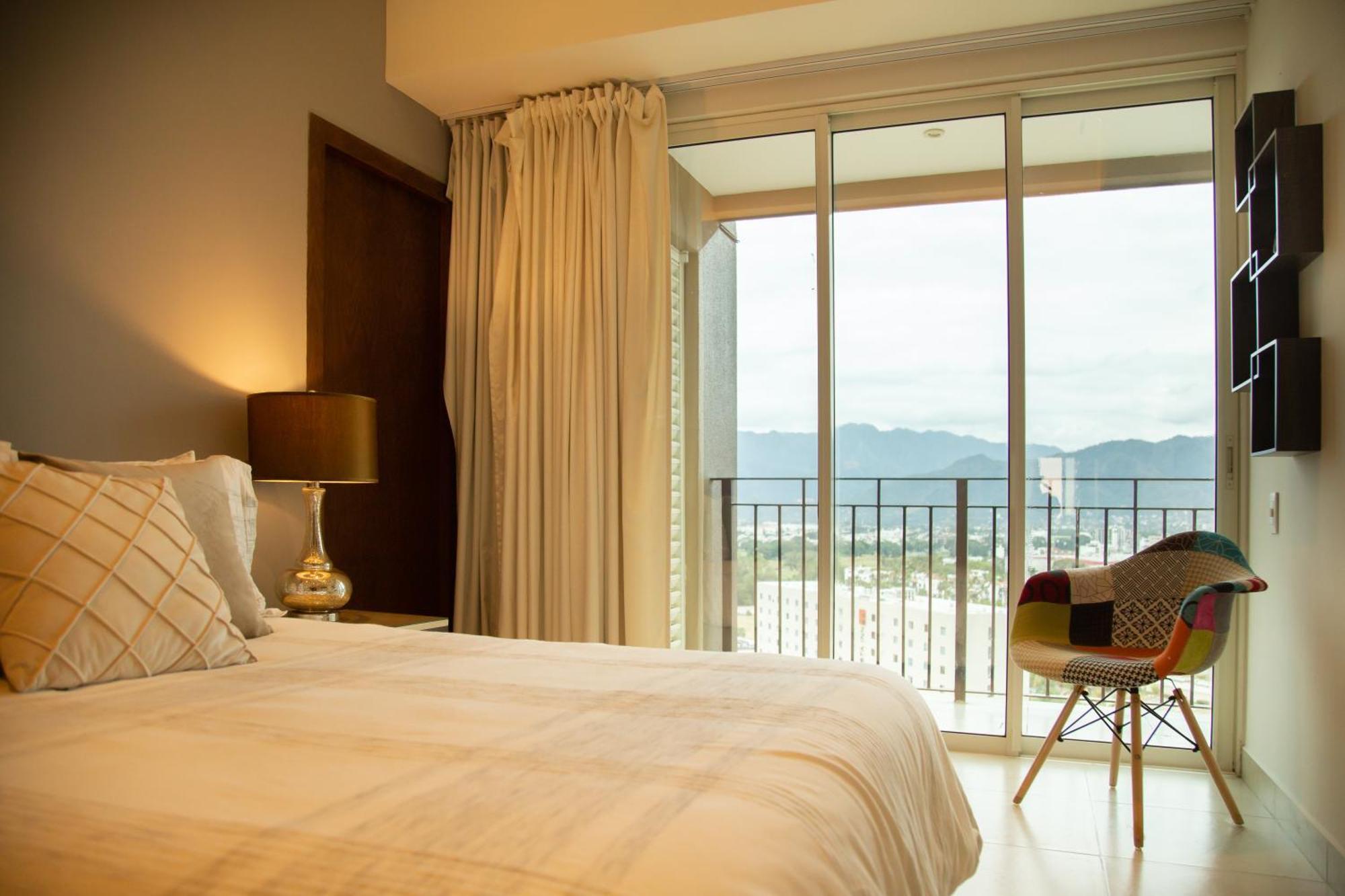 Gorgeous 15 Floor Grand Venetian Apartment *