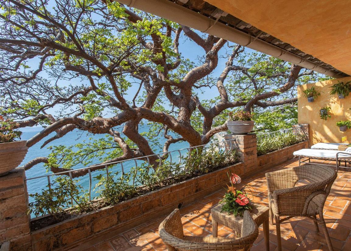 Beachfront Summer Villa *