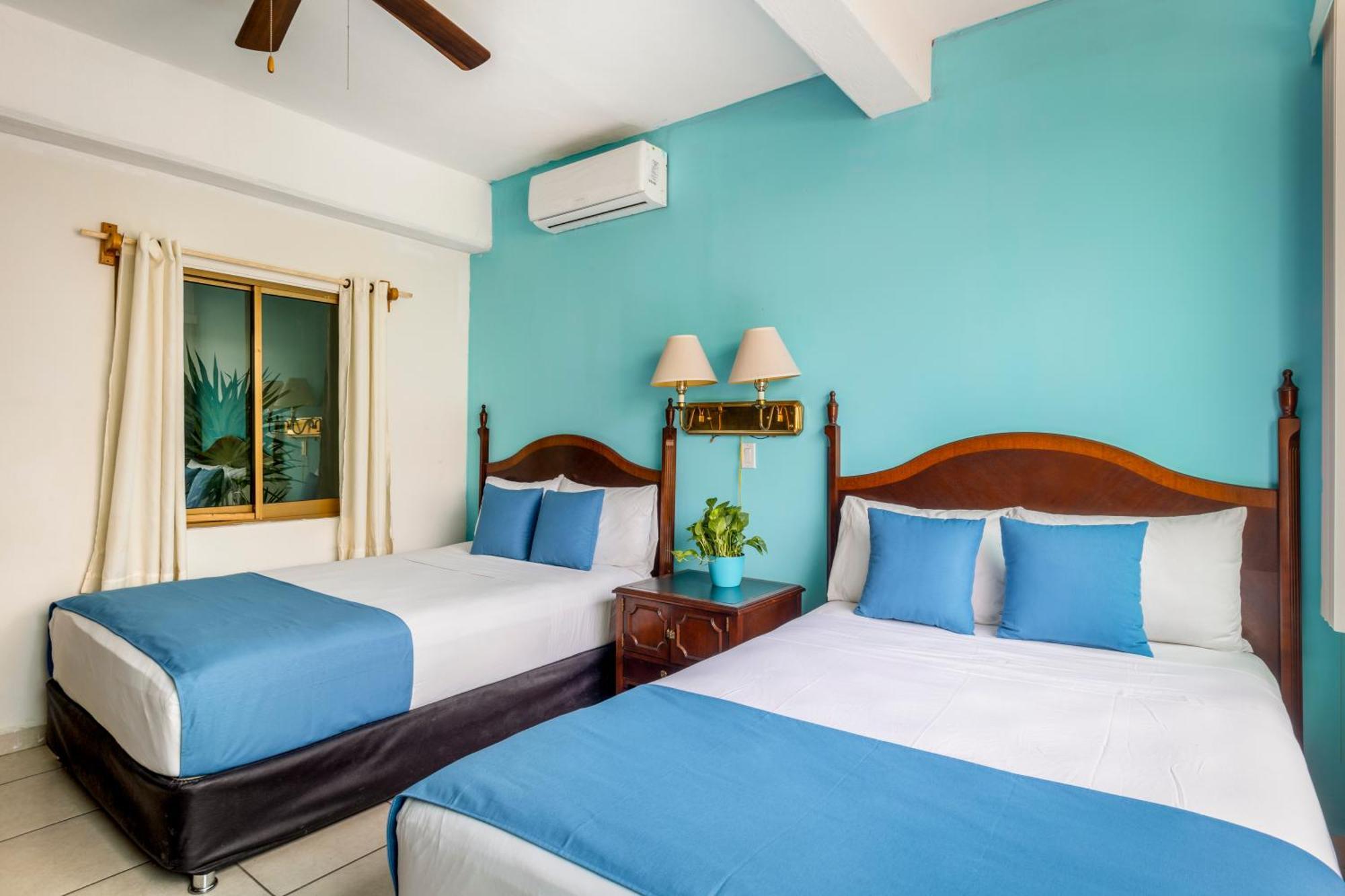 Hotel Pueblito Vallarta 3*