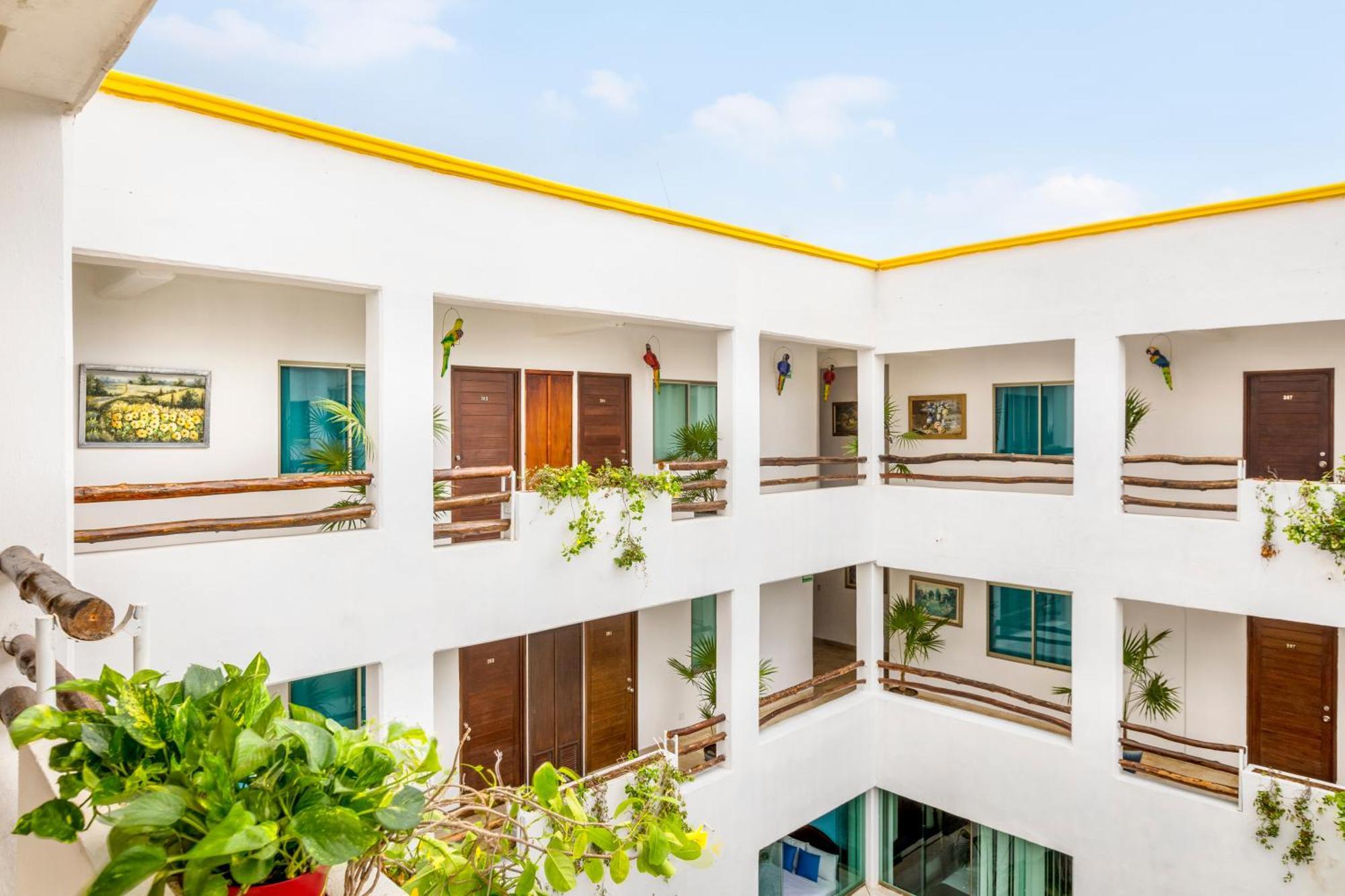 Hotel Pueblito Vallarta 3*