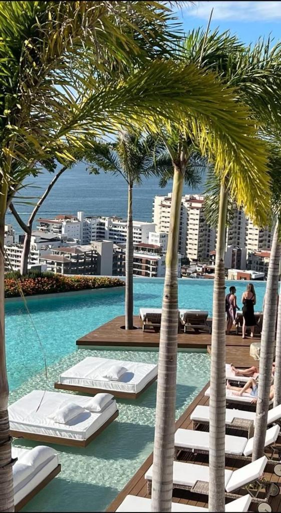 Apartment Luxury Condo-in The Heart Of Zona Romantica, Steps From Restaurants, Shops And Nightlife *