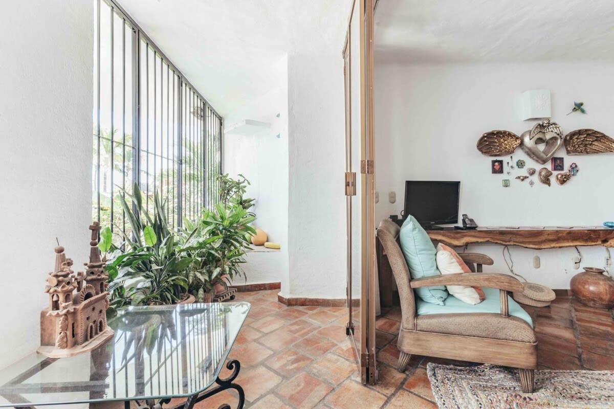 Apartment Front Building 2br Condo-balcony-beach-pool *