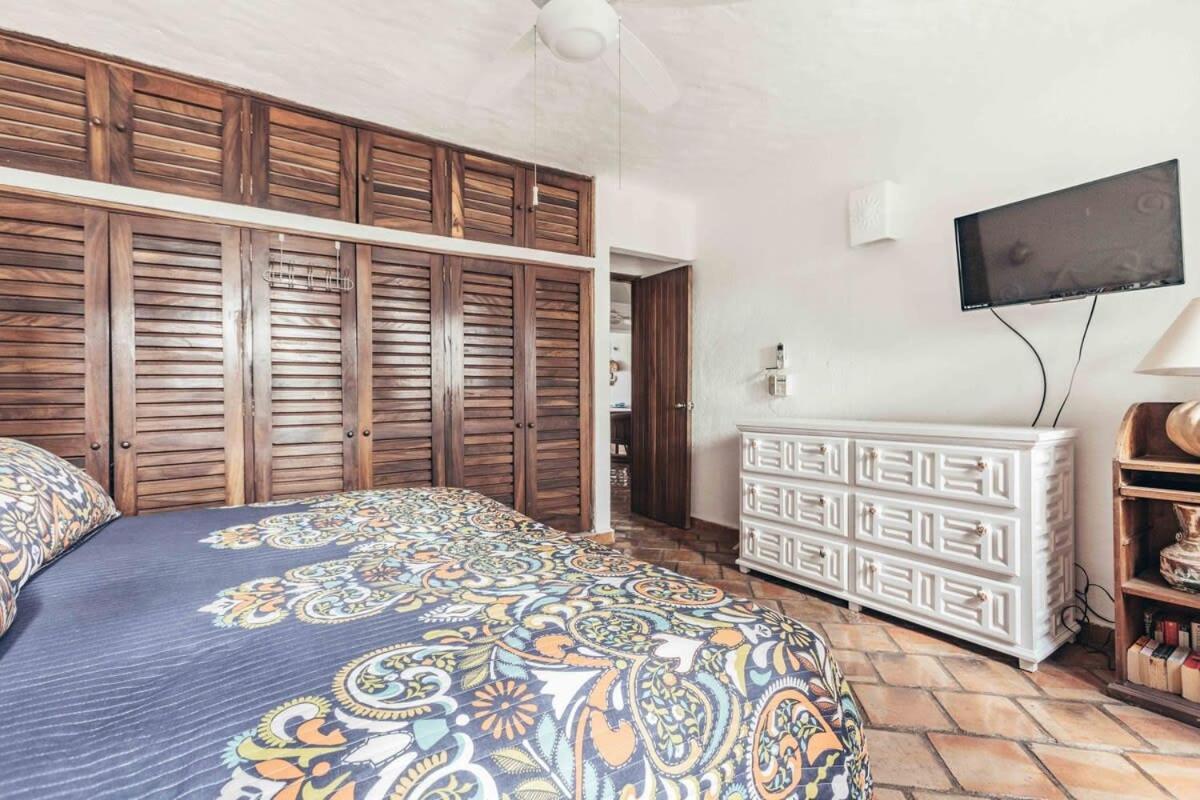 Front Building 2br Condo-balcony-beach-pool Apartment