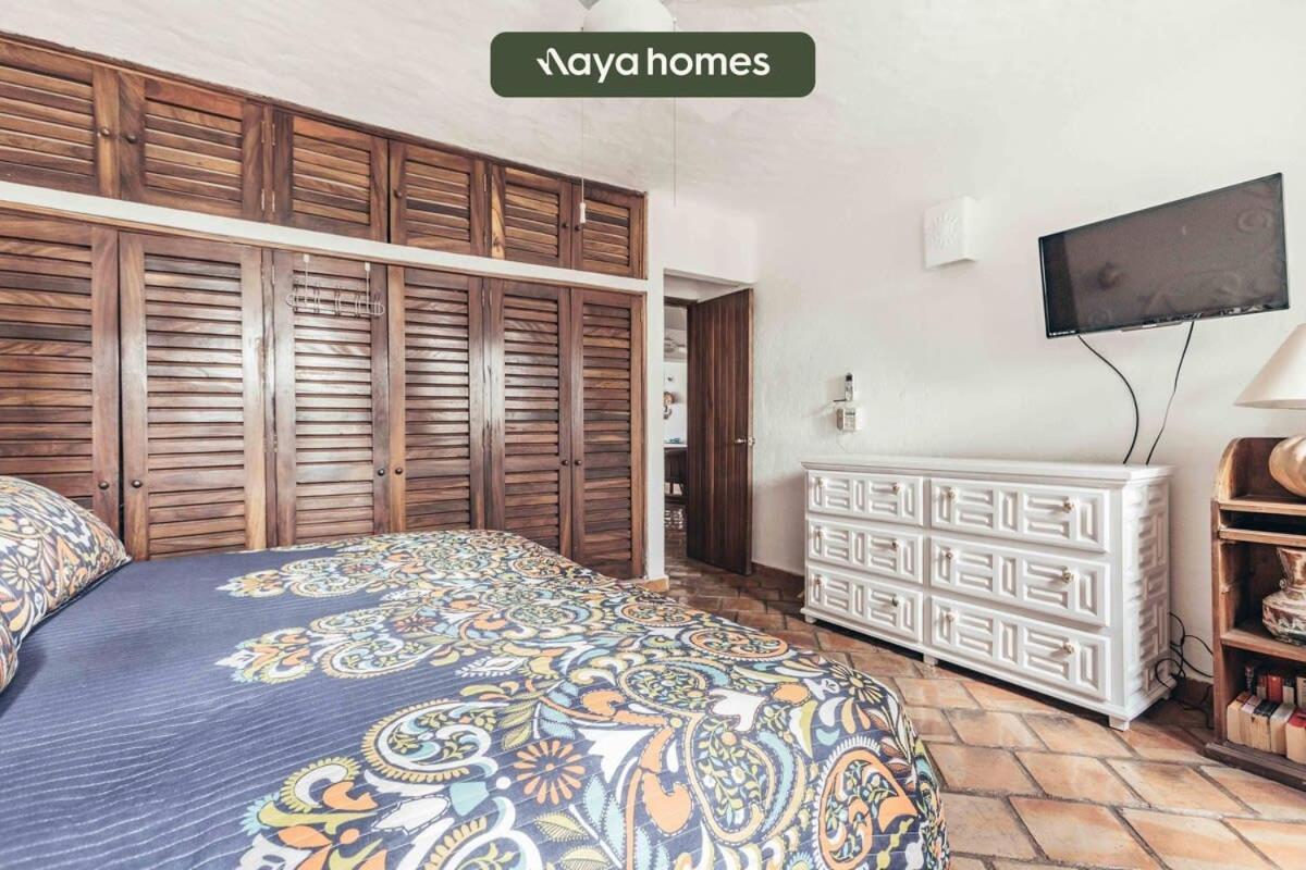 Apartment Front Building 2br Condo-balcony-beach-pool *