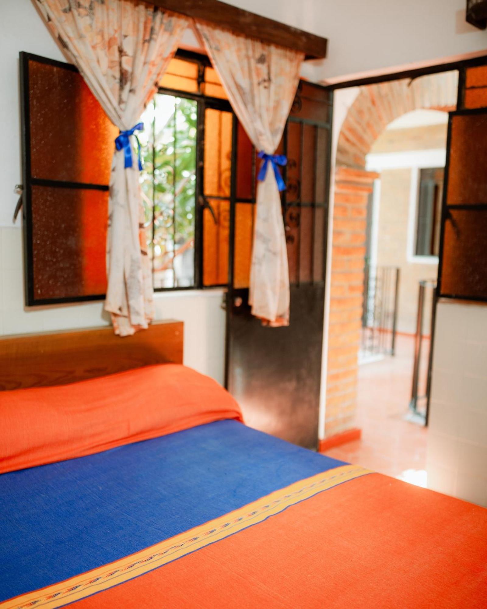 Azteca Hotel 2*
