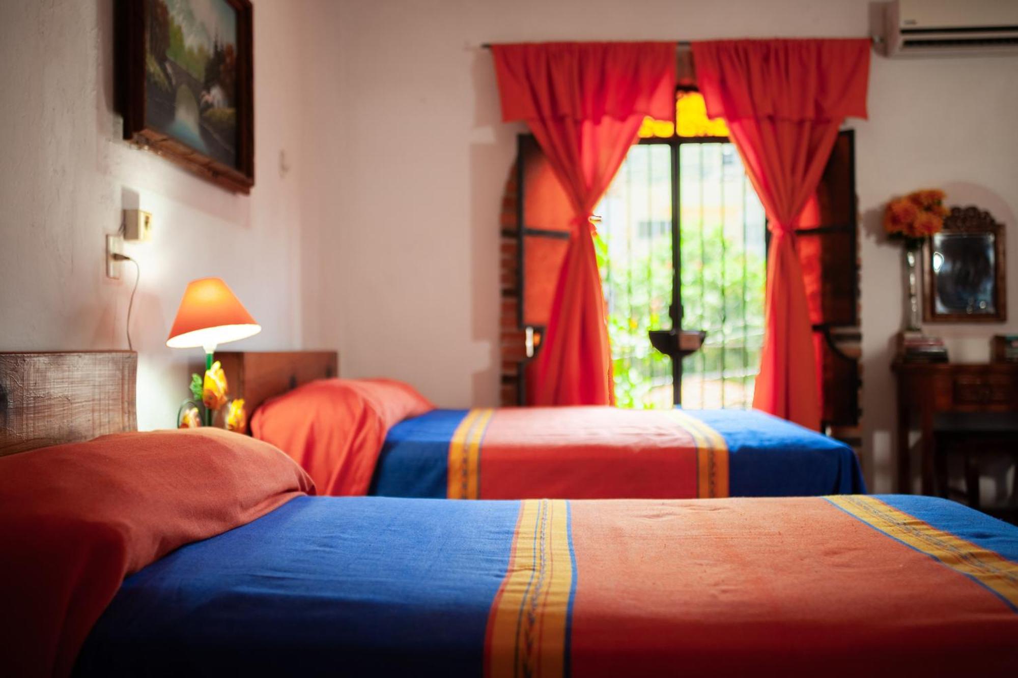 Hotel Azteca 2*