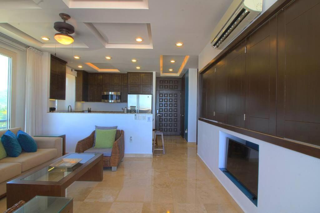 Pinnacle Resort-style - Luxurious Balcony