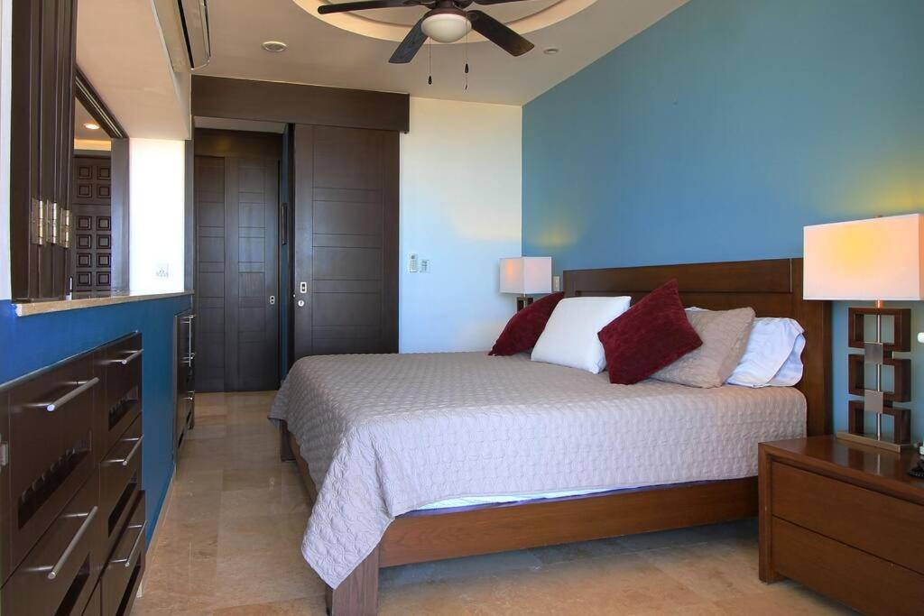 Pinnacle Resort-style - Luxurious Balcony Puerto Vallarta