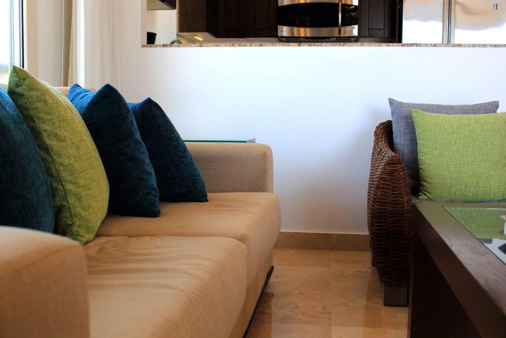 Pinnacle Resort-style - Luxurious Balcony