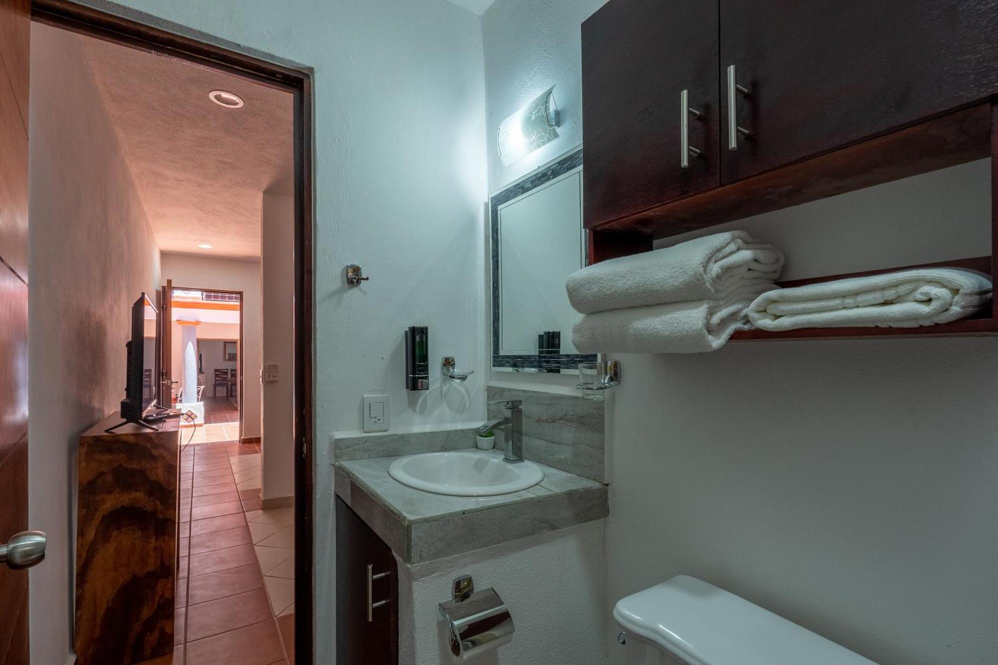 New Spacious Retreat In Apartment