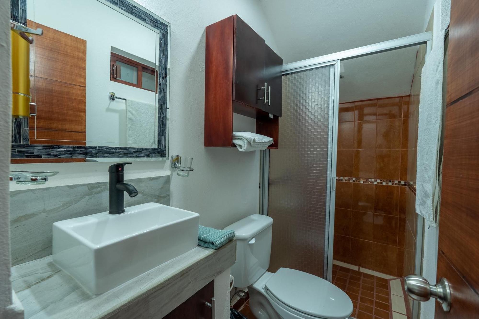 New Spacious Retreat In Apartment *