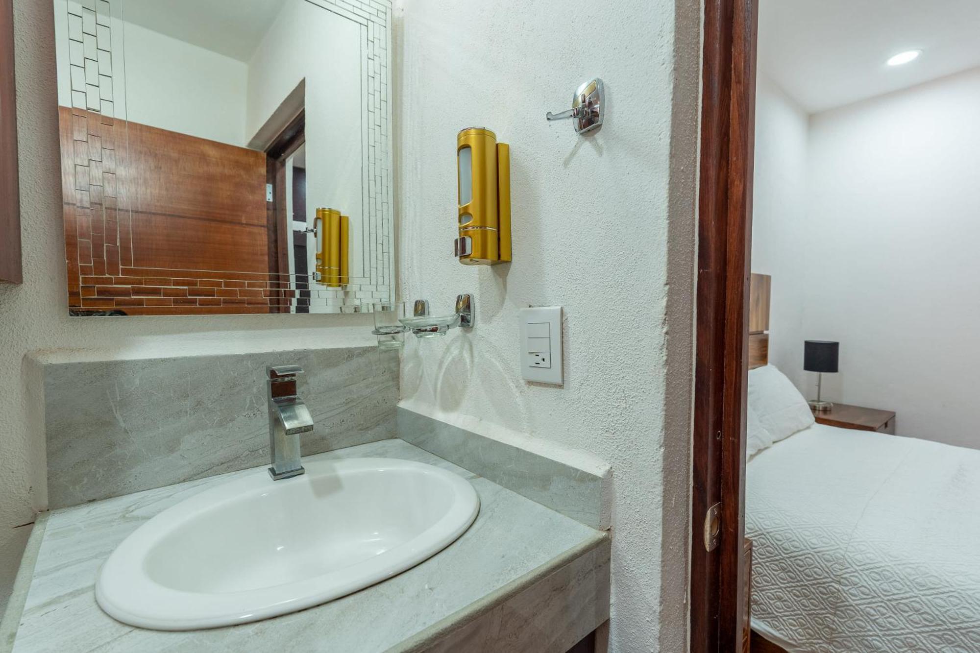 New Spacious Retreat In Apartment