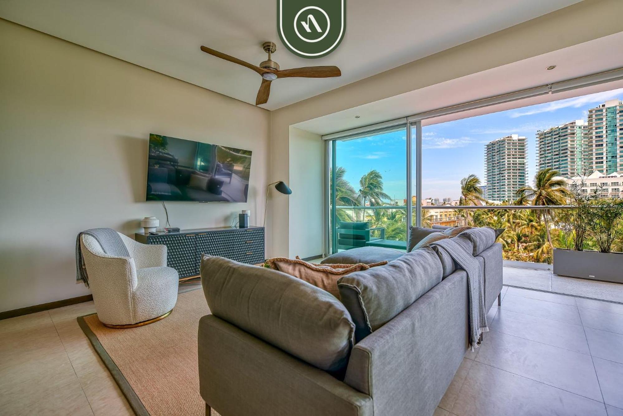 Luxury Oceanfront 2br With Private Balcony
