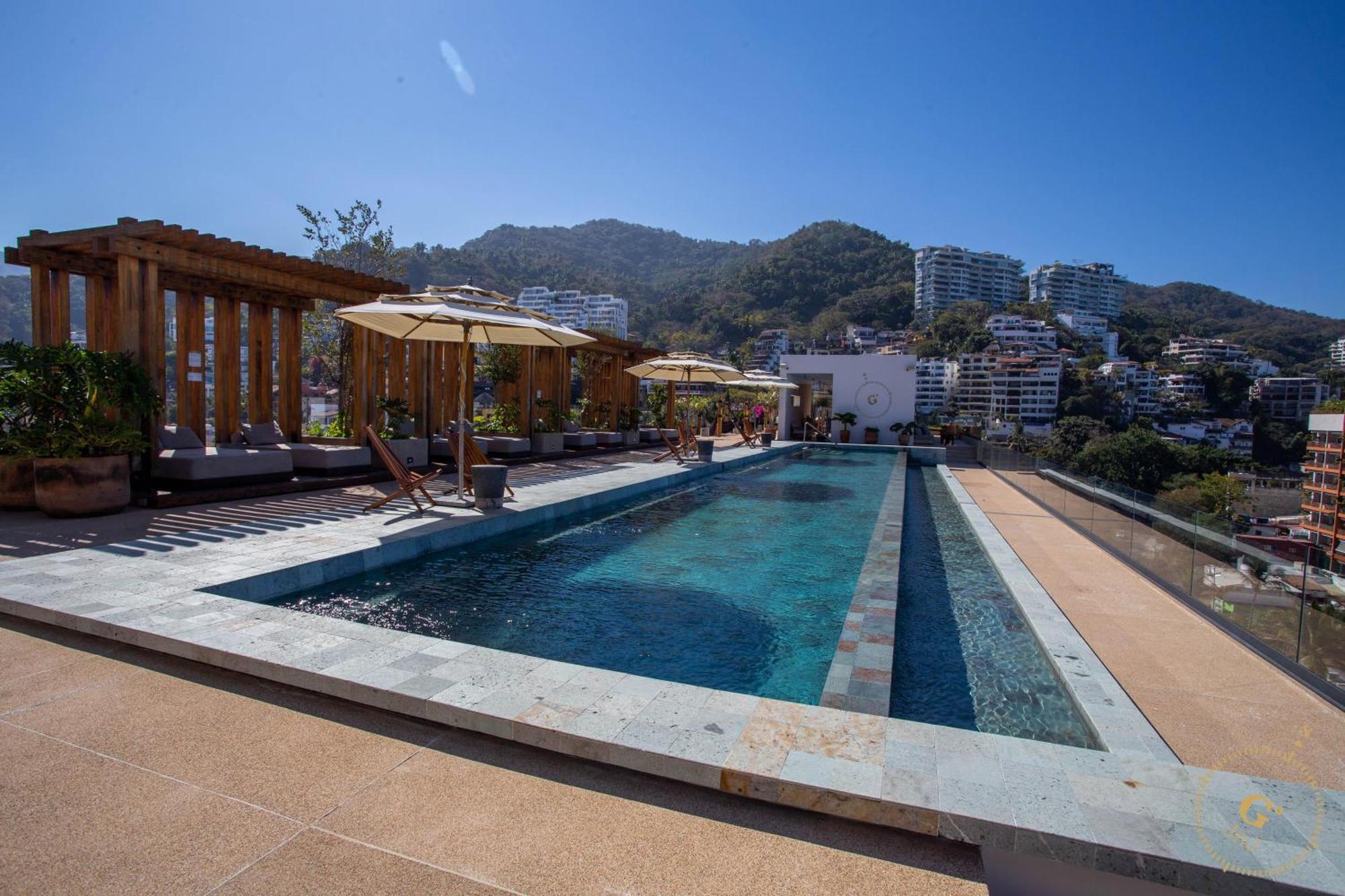 Holiday home 1 Bedroom Romantic Zone, Rooftop Pool & Parking