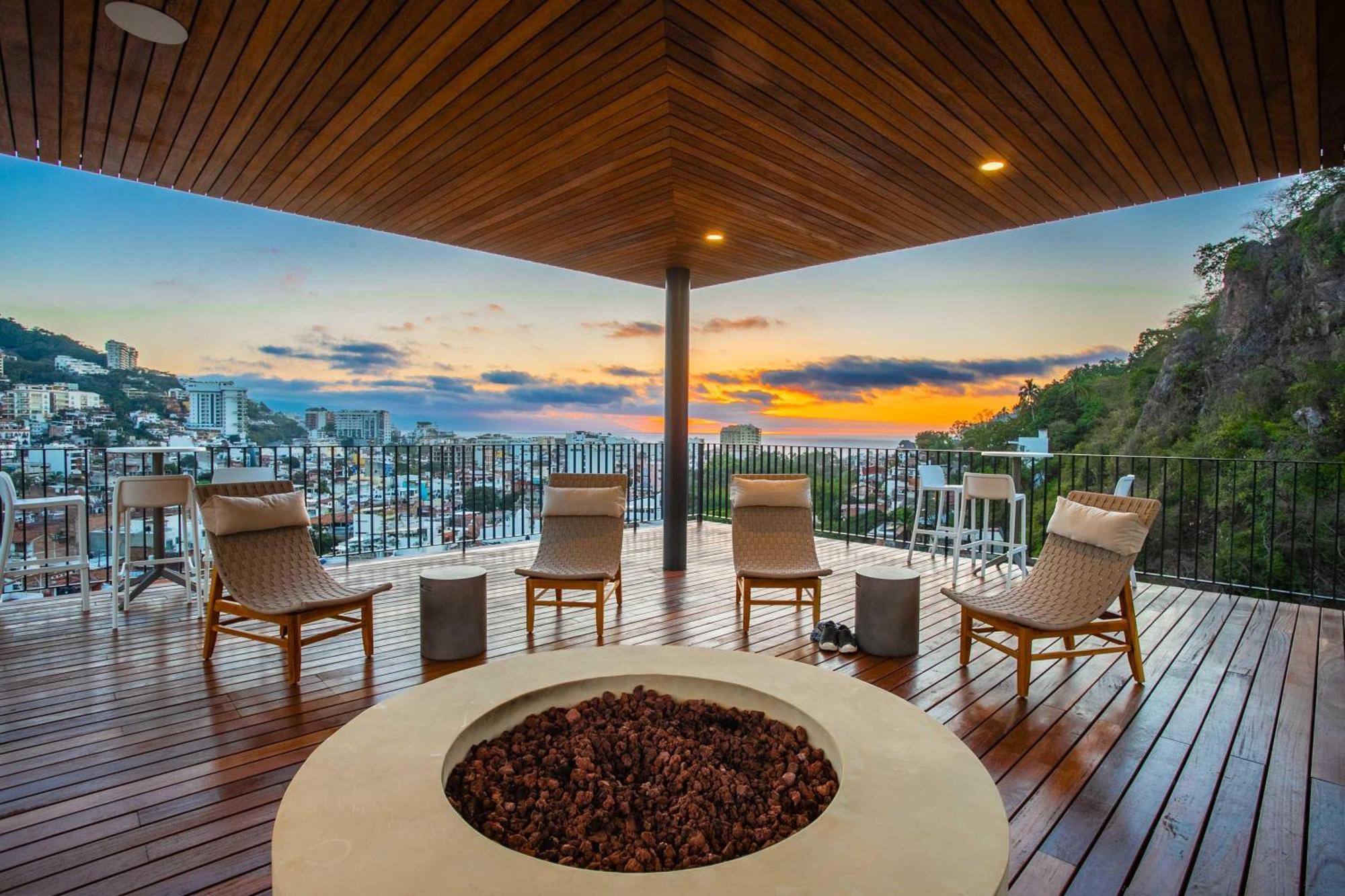 Riverfront 3br At Oasis | 2 Pools, Gym & Bar Holiday home Puerto Vallarta