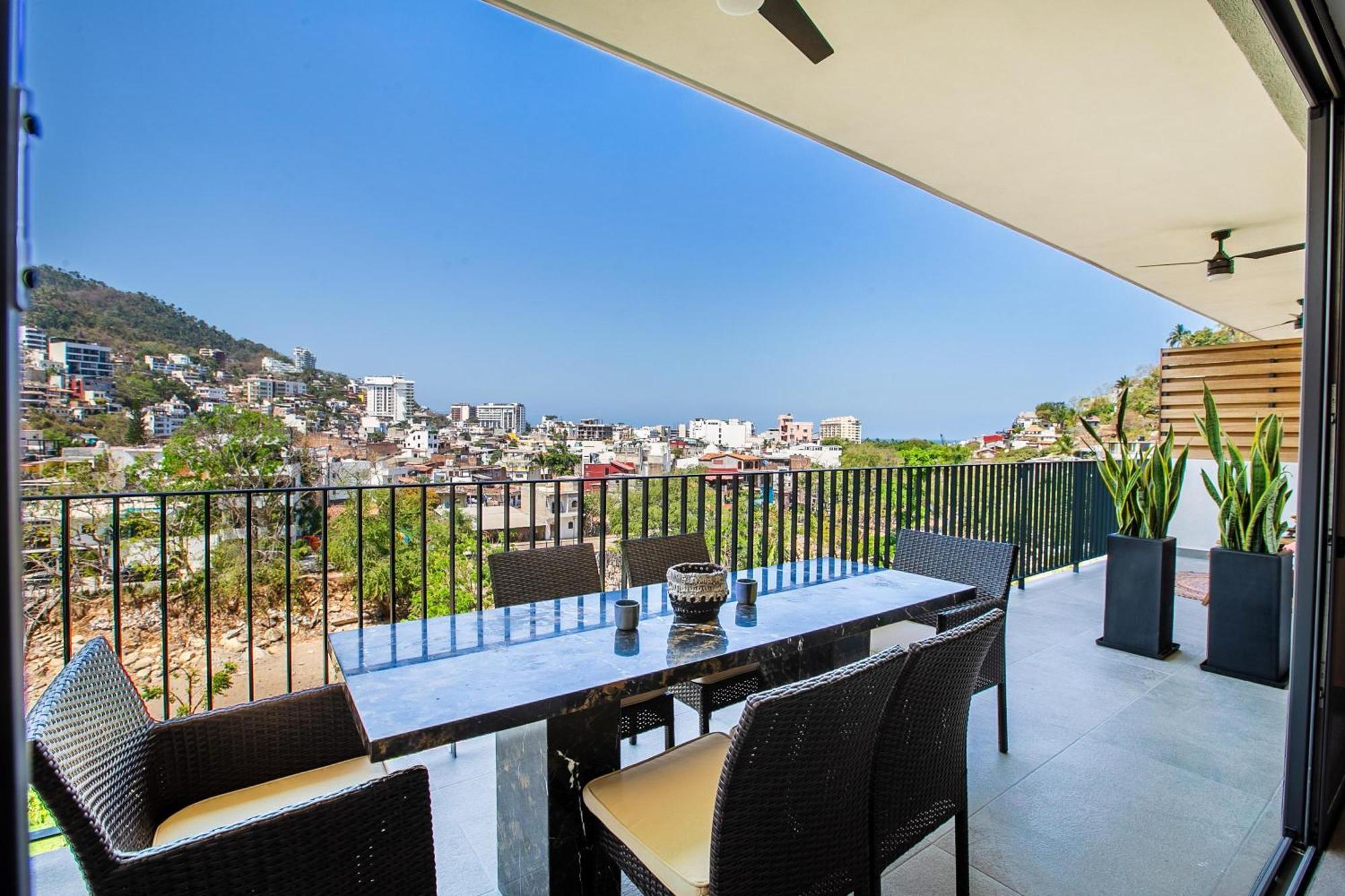 Riverfront 3br At Oasis | 2 Pools, Gym & Bar Holiday home