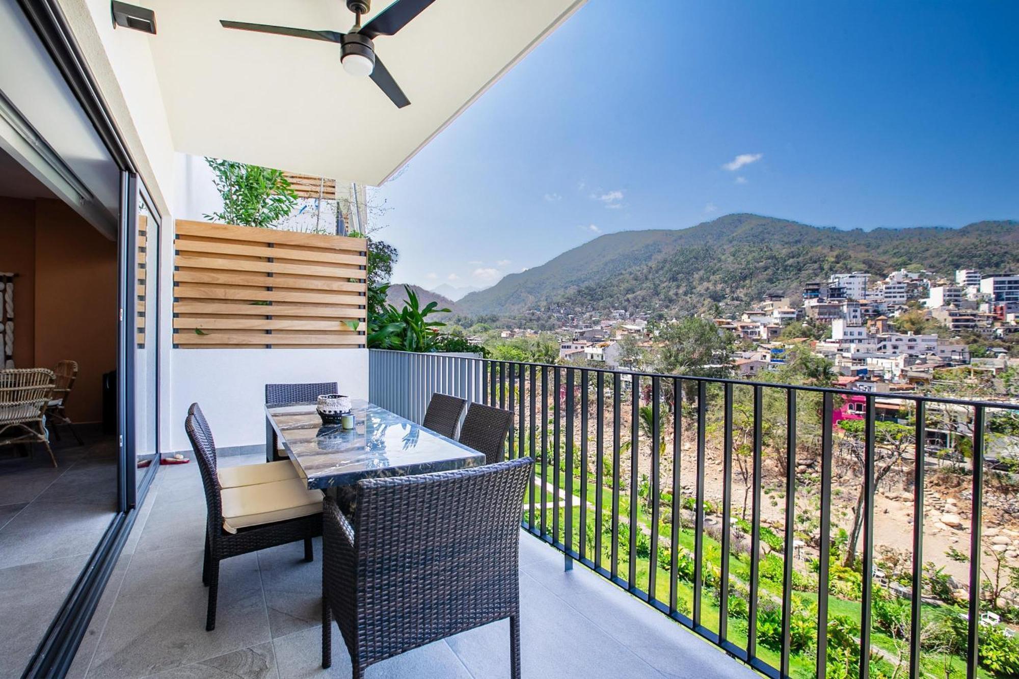Riverfront 3br At Oasis | 2 Pools, Gym & Bar * Puerto Vallarta